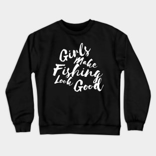 Girls make fishing look good Crewneck Sweatshirt